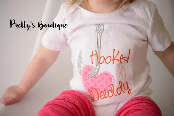 Baby Girl Hooked on Daddy bodysuit/Shirt -- Girls Fishing Outfit -- Baby shower gift -- little girls outfit -- Daddy's Girl shirt