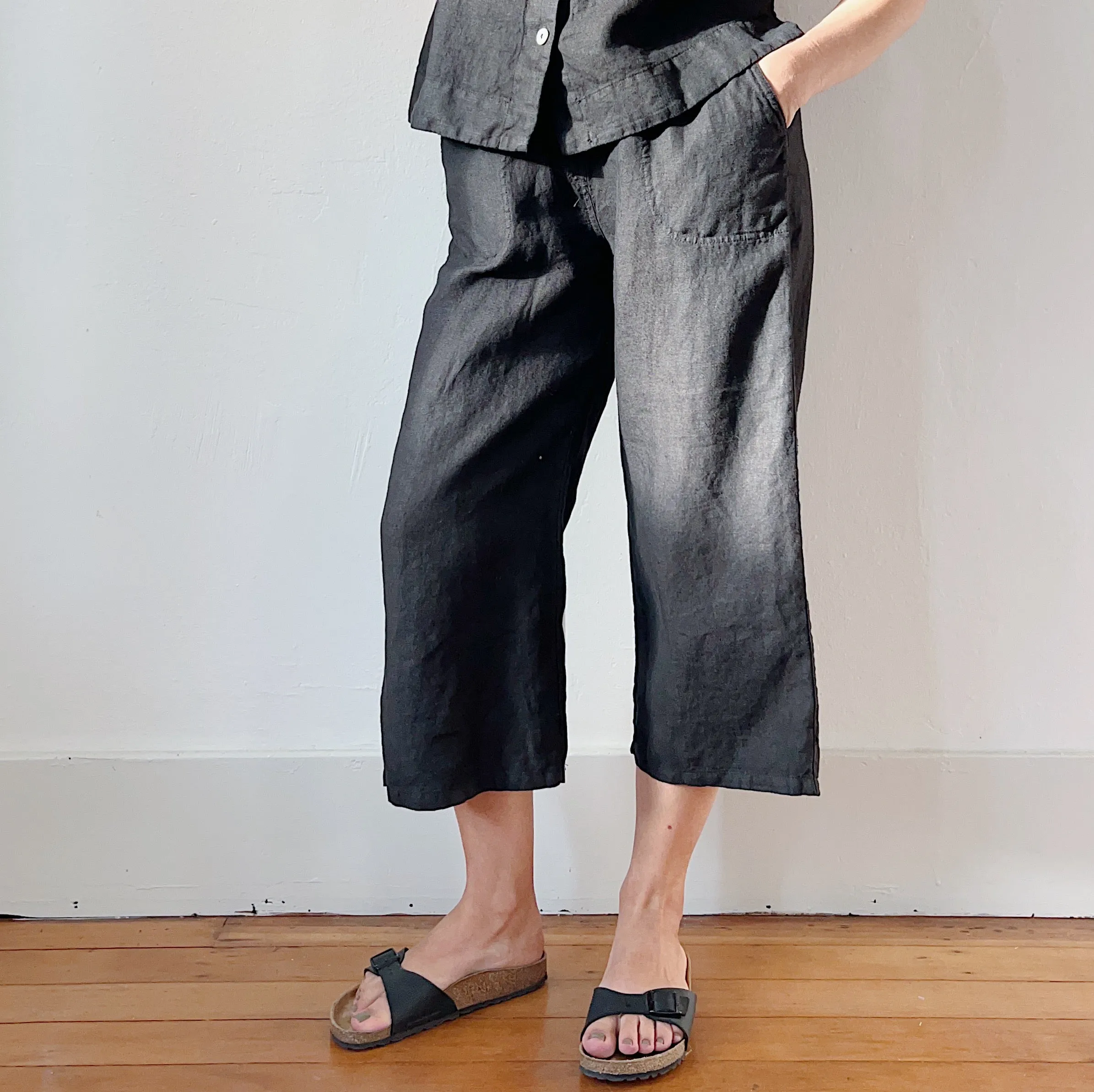 Cut Loose | Hanky Linen Easy Crop Flood in Black