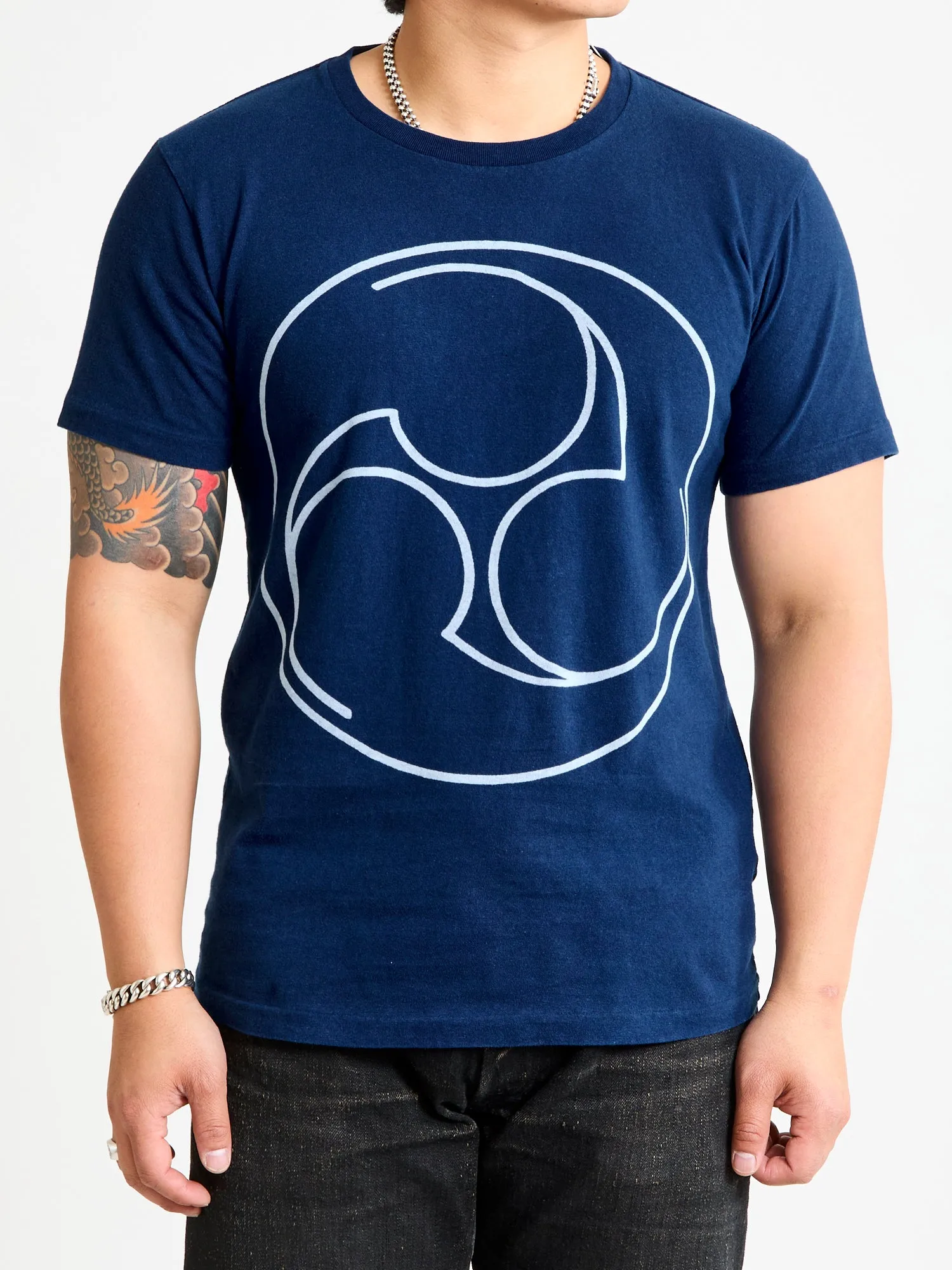 "Mitsutomoe" Bassen T-Shirt in Indigo